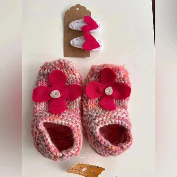 Children’s Handmade Baby Slippers with felt flowers and Matching Heart Barrettes - Picture 6 of 6